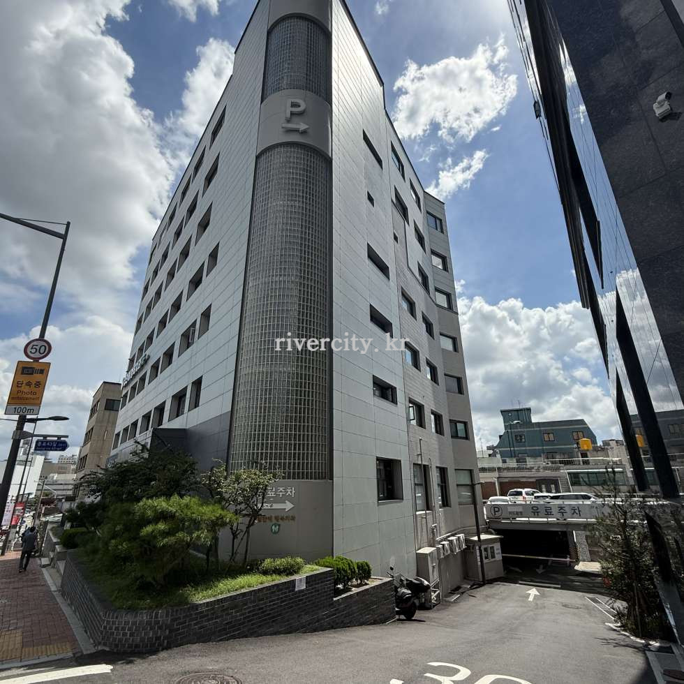 주차장입구