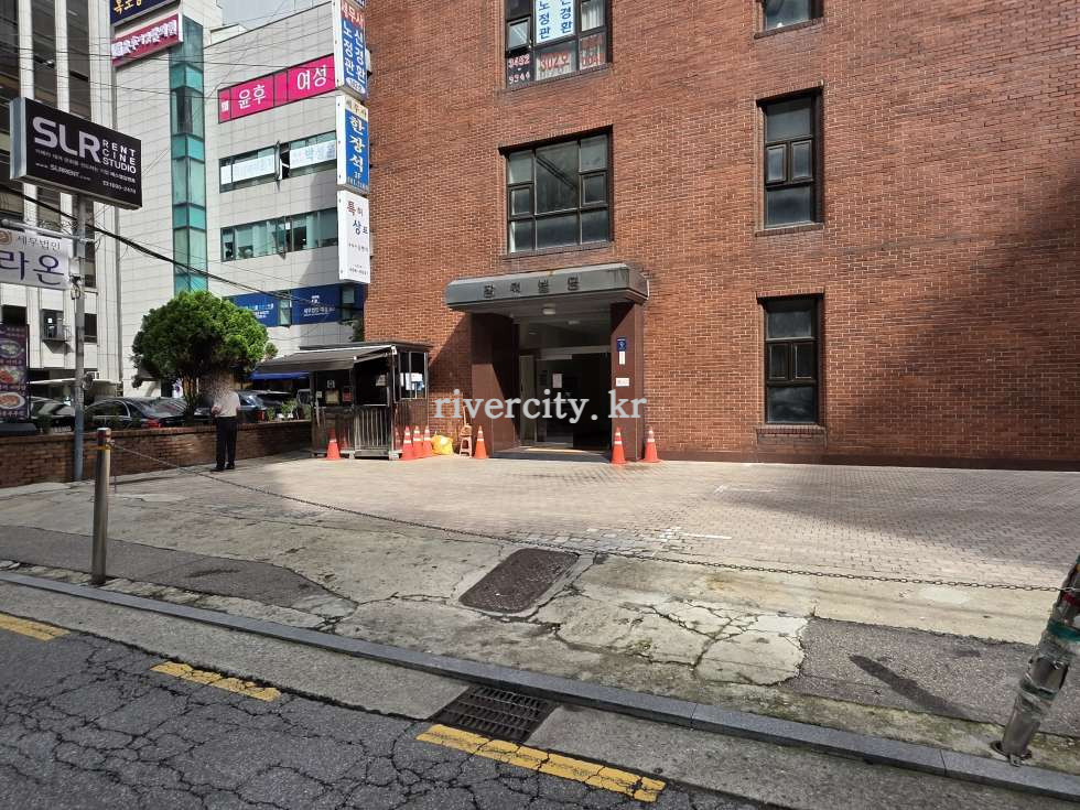 입구