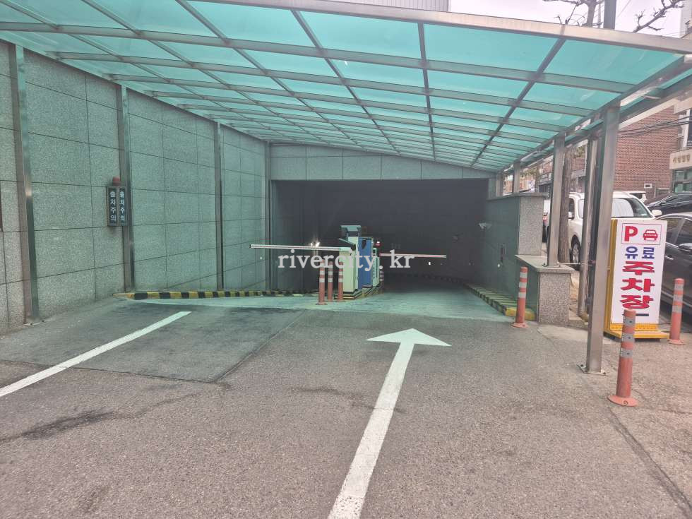 주차장입구