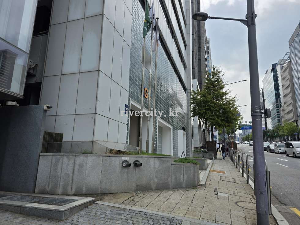 입구