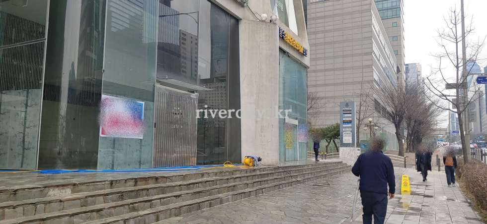입구