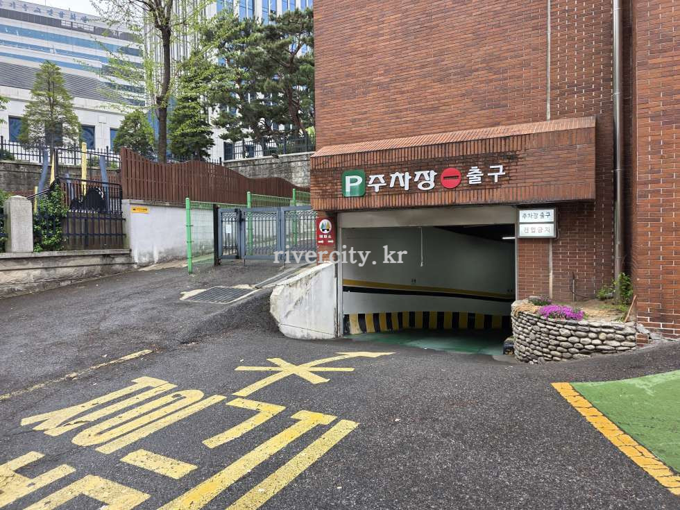 주차장출구
