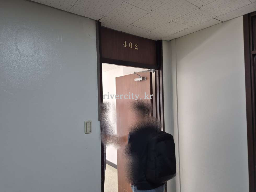 402호