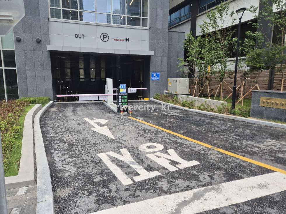 주차장입구