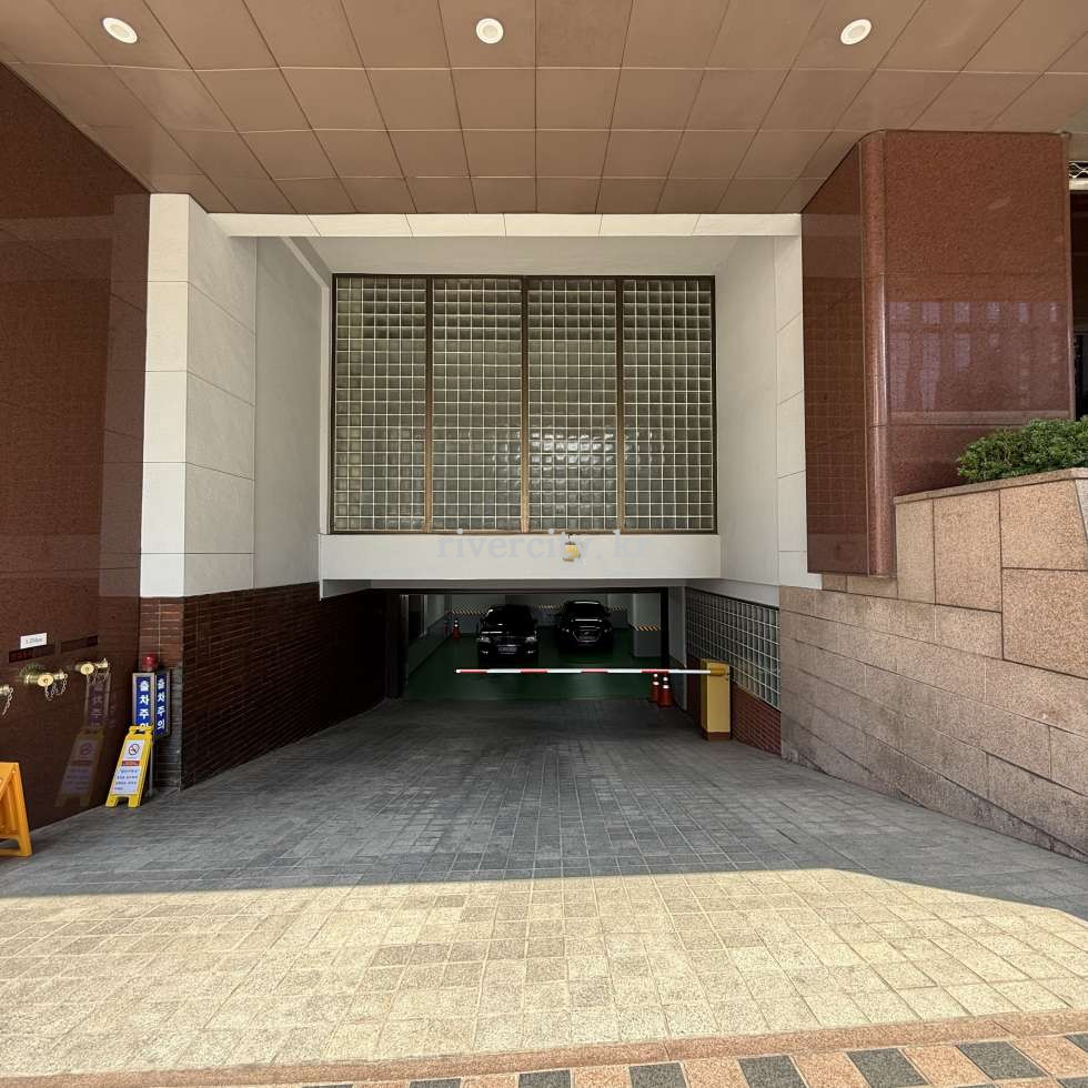 주차장입구