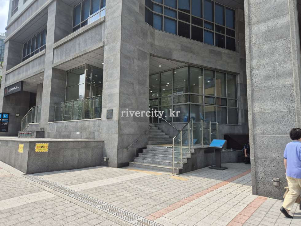 입구
