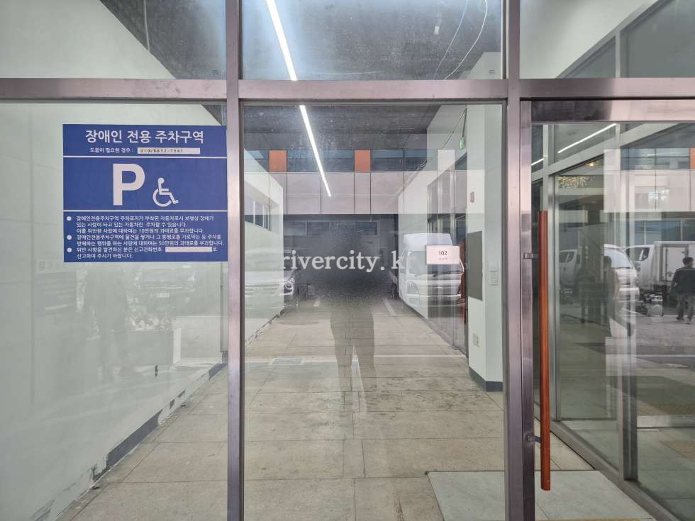 호실출입구