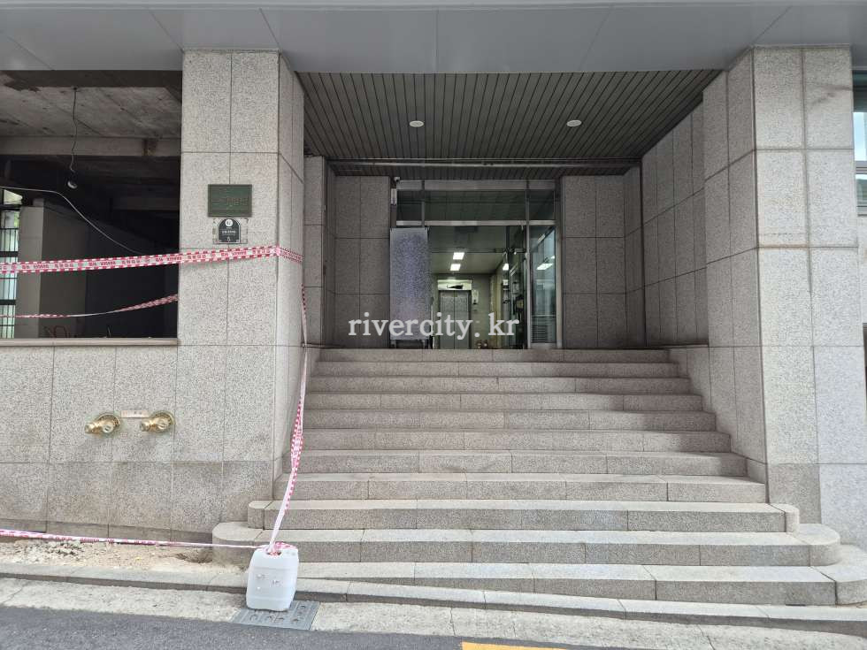 입구