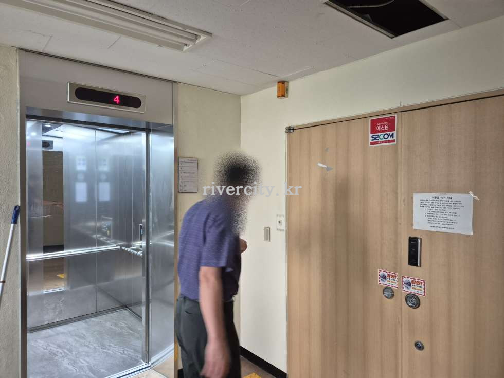 4층
