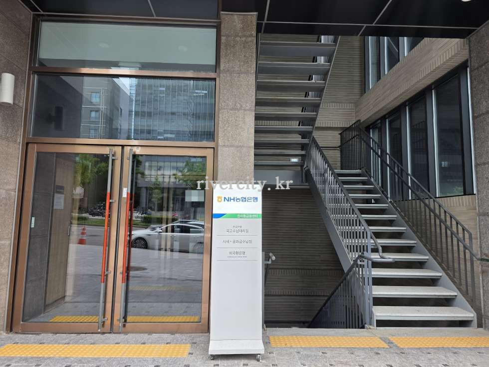 입구