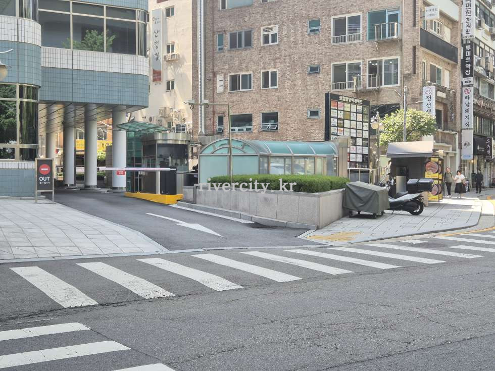 주차장입구
