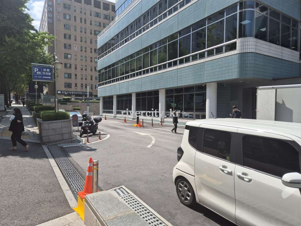 후면주차입구