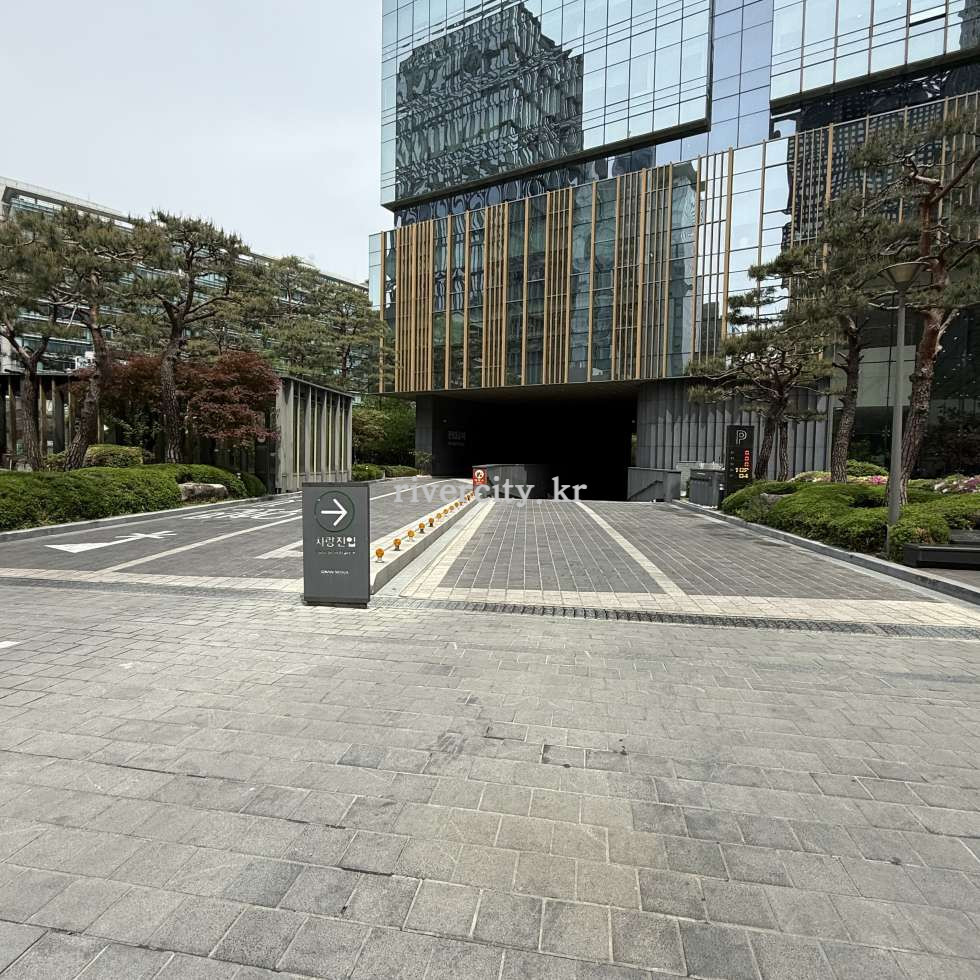 주차장입구